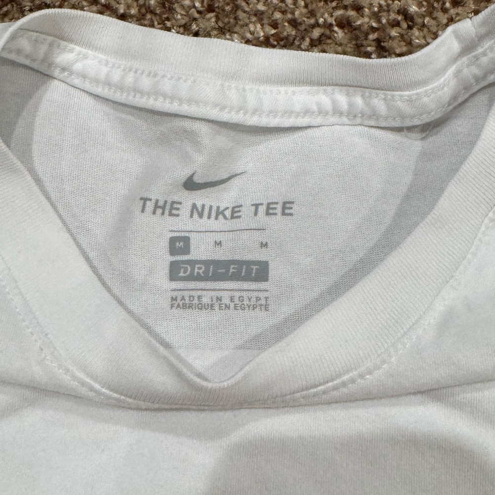 Nike shirt - Picture 2 of 3